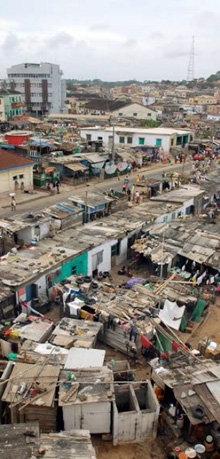 Cape Coast fishing houses and town in Ghana: © SHUTTERSTOCK reprinted from the Report.